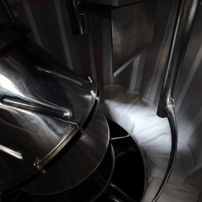 任意電圧薬剤の物質のための袋引きのスクレーパーの最下の排出PLC制御遠心分離機
