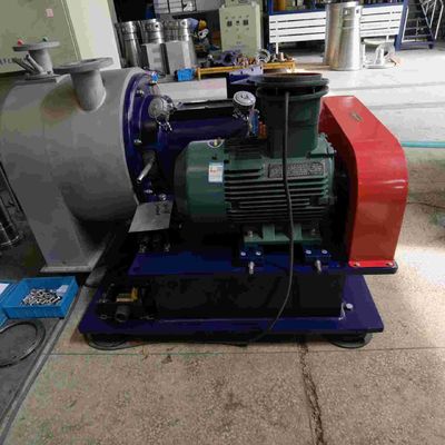 再生されたゴムのための自動連続的な2000rpmみみずスクリーンの遠心分離機530mm