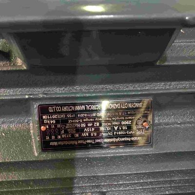 デカンターに耐える3段階F40 22kw SKFは出版物オイルの抽出のために遠心分離機にかける