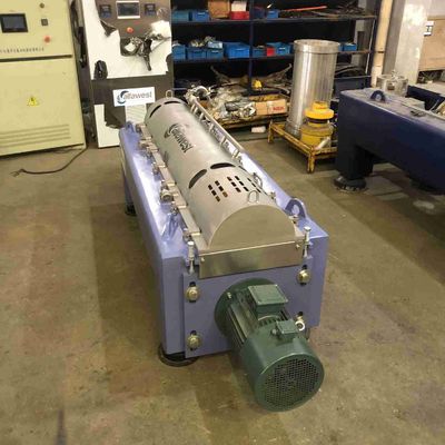 デカンターに耐える3段階F40 22kw SKFは出版物オイルの抽出のために遠心分離機にかける