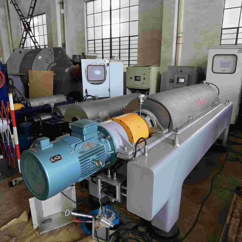 LWシリーズ450mm高い生産性3500kgの優秀な説明の沈積物の排水のデカンターの遠心分離機の単位
